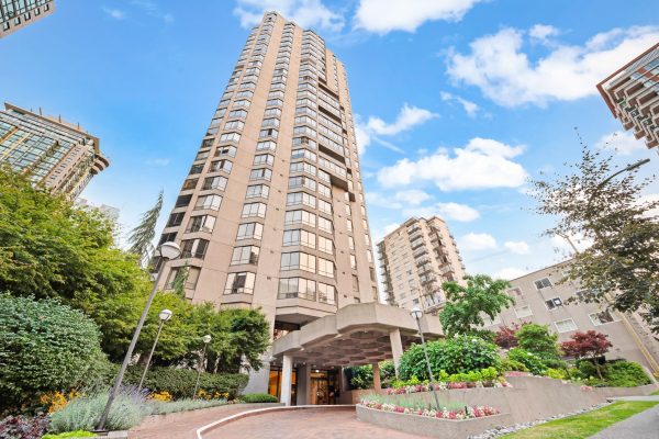 New Listing in Coal Harbour