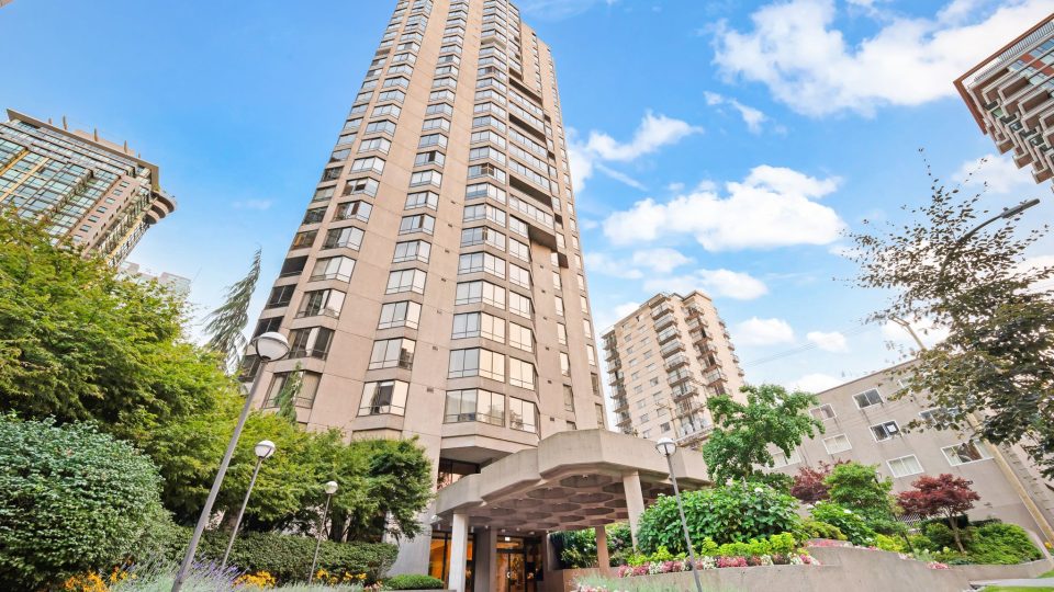 New Listing in Coal Harbour New Listing in Coal Harbour